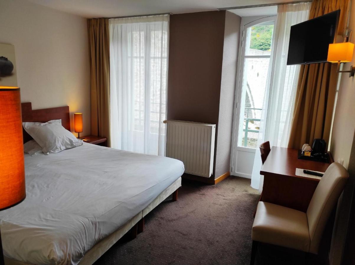 Hotel La Riviere アントエギュ・シュル・トリュイエール エクステリア 写真