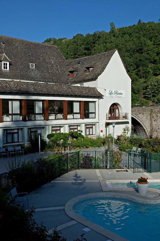 Hotel La Riviere アントエギュ・シュル・トリュイエール エクステリア 写真