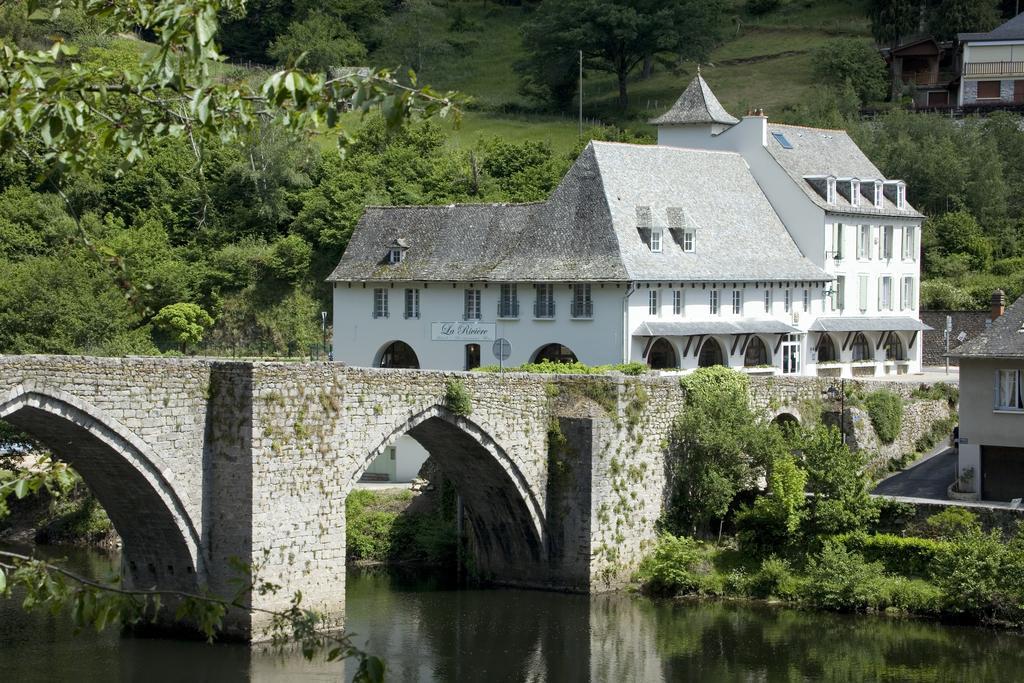 Hotel La Riviere アントエギュ・シュル・トリュイエール エクステリア 写真