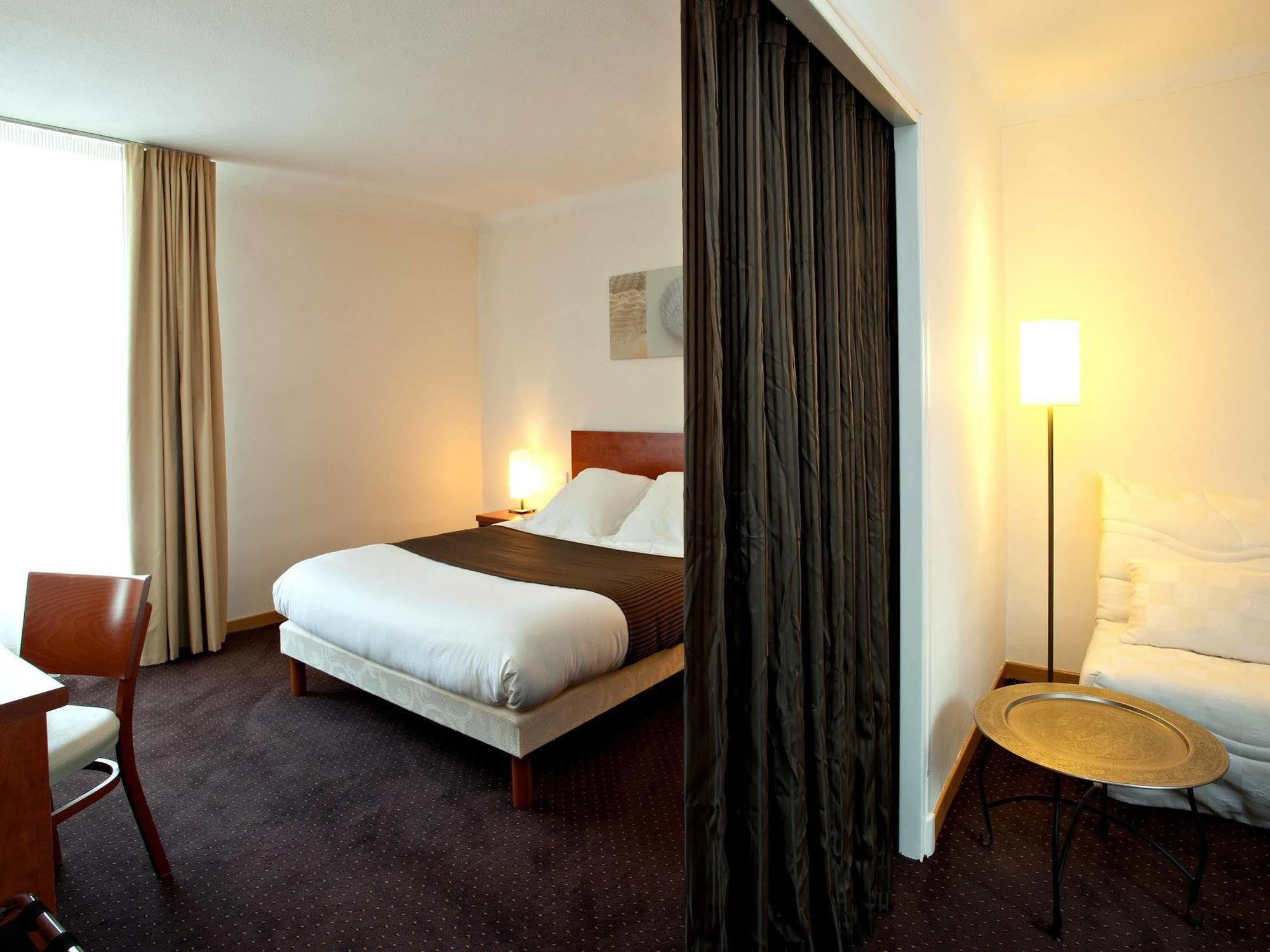 Hotel La Riviere アントエギュ・シュル・トリュイエール エクステリア 写真