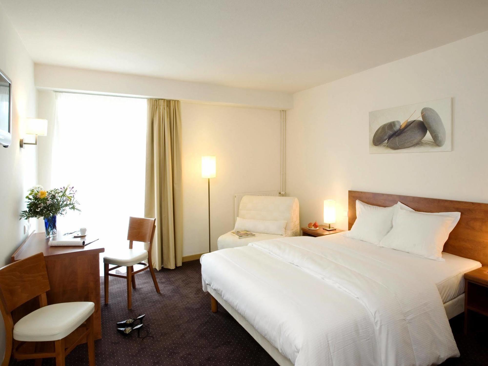 Hotel La Riviere アントエギュ・シュル・トリュイエール エクステリア 写真